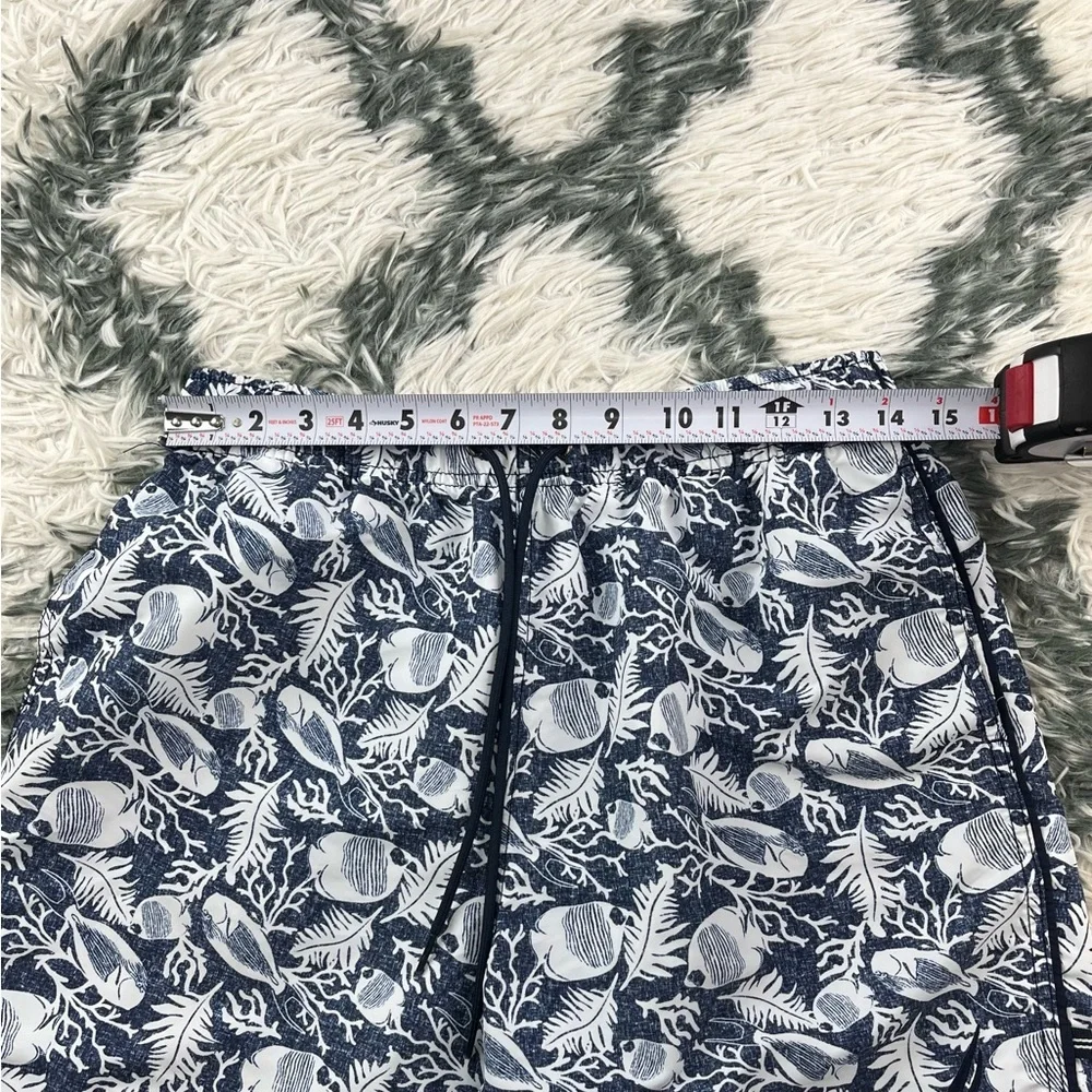 Nautica Men’s Sustainably Crafted 6” Seashell Print Swim Trunks Sz M Blue White